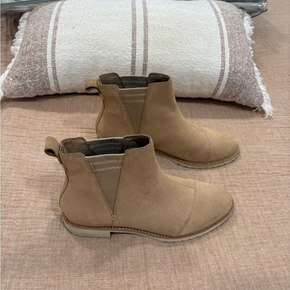 TOMS Suede Chelsea Boots in Tan - Picture 2 of 3
